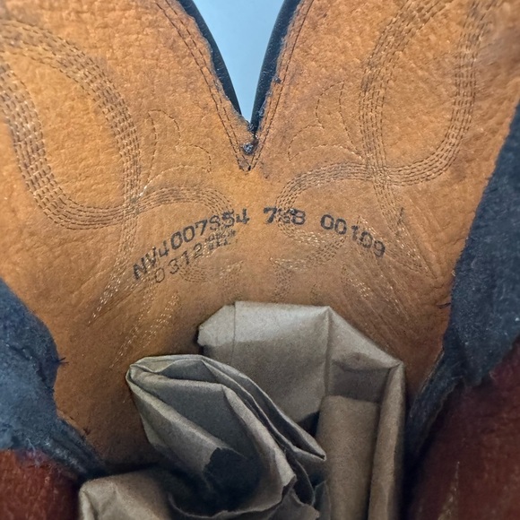 Lucchese Black Distressed Leather Pointed Toe Cowboy Boots Sz 71/2. - Picture 9 of 10